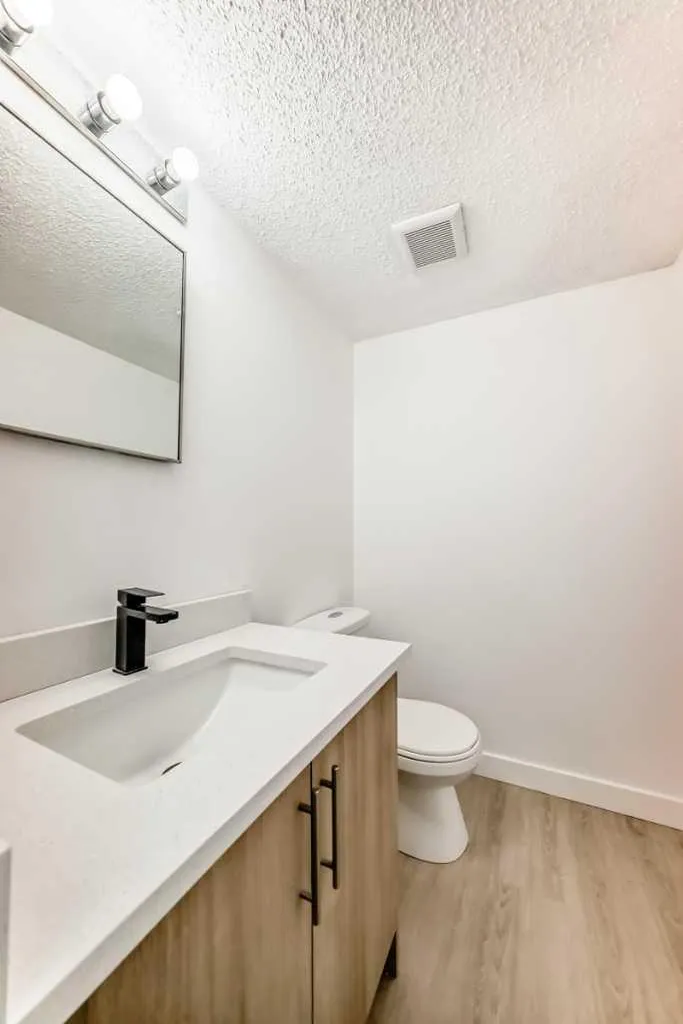 4327 38 Street NE Calgary AB T1Y 5E6