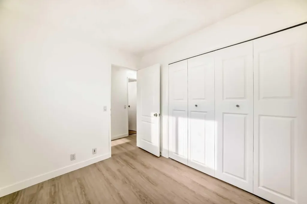 4327 38 Street NE Calgary AB T1Y 5E6