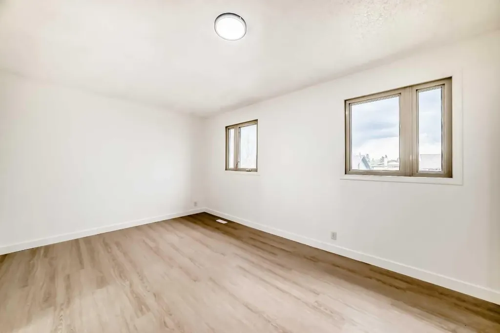 4327 38 Street NE Calgary AB T1Y 5E6