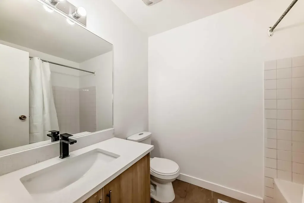 4327 38 Street NE Calgary AB T1Y 5E6
