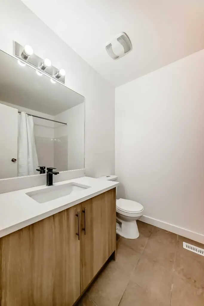 4327 38 Street NE Calgary AB T1Y 5E6