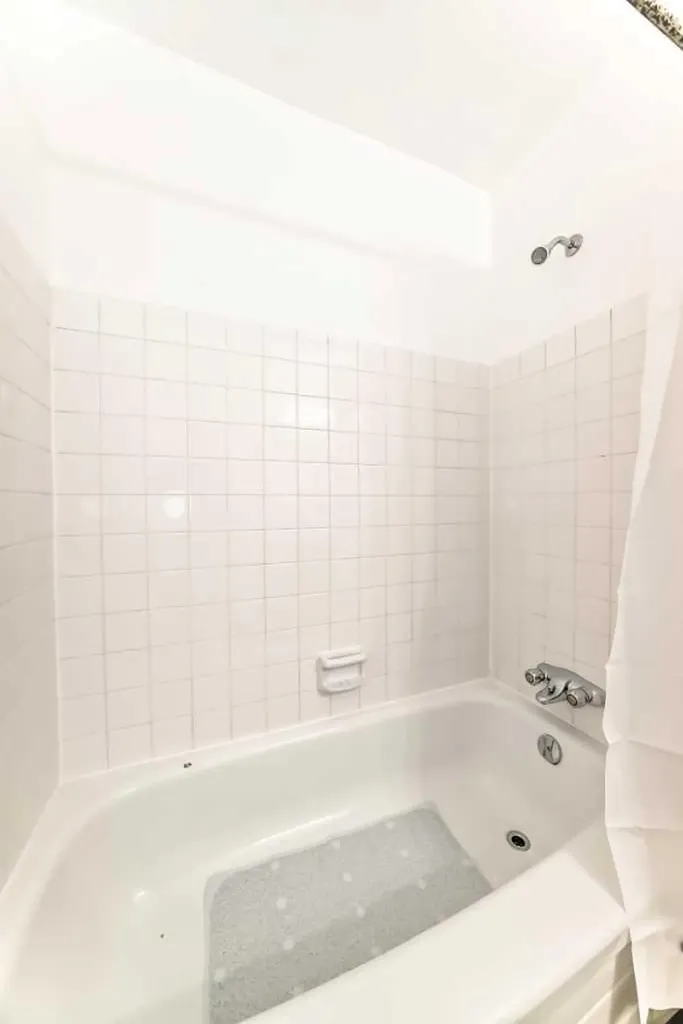 4327 38 Street NE Calgary AB T1Y 5E6