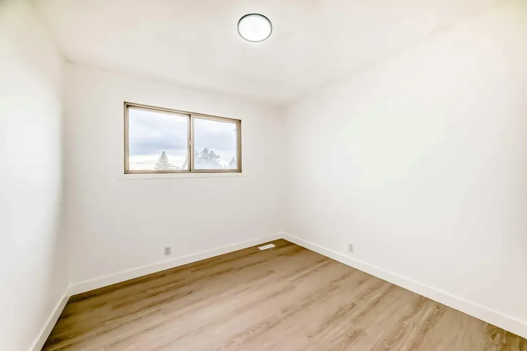 4327 38 Street NE Calgary AB T1Y 5E6