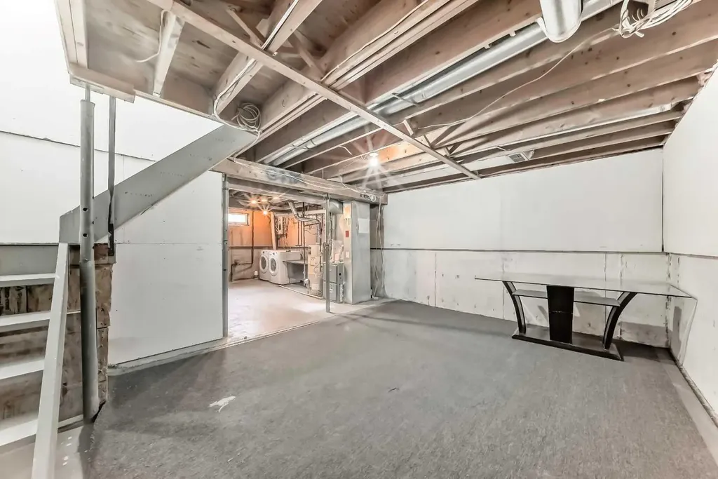 4327 38 Street NE Calgary AB T1Y 5E6