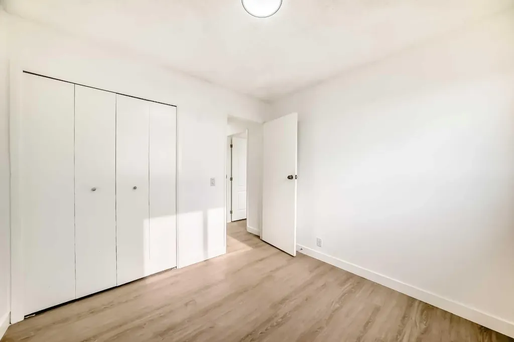4327 38 Street NE Calgary AB T1Y 5E6