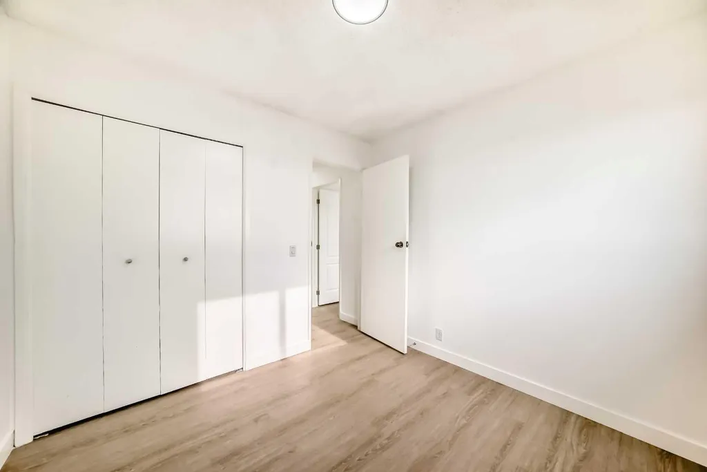 4327 38 Street NE Calgary AB T1Y 5E6