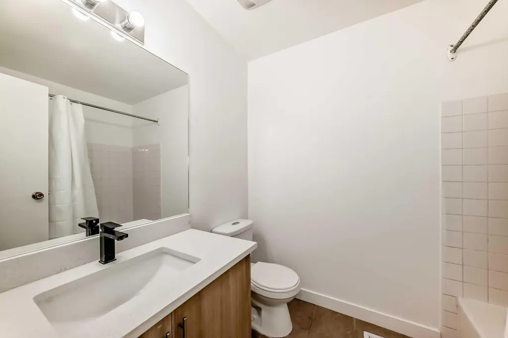 4327 38 Street NE Calgary AB T1Y 5E6