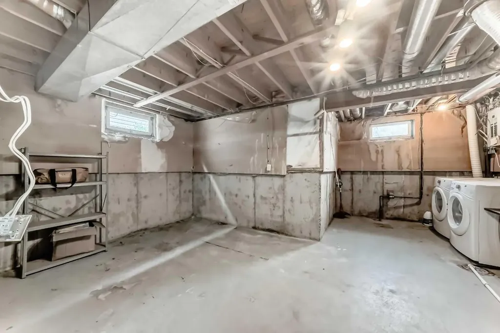 4327 38 Street NE Calgary AB T1Y 5E6