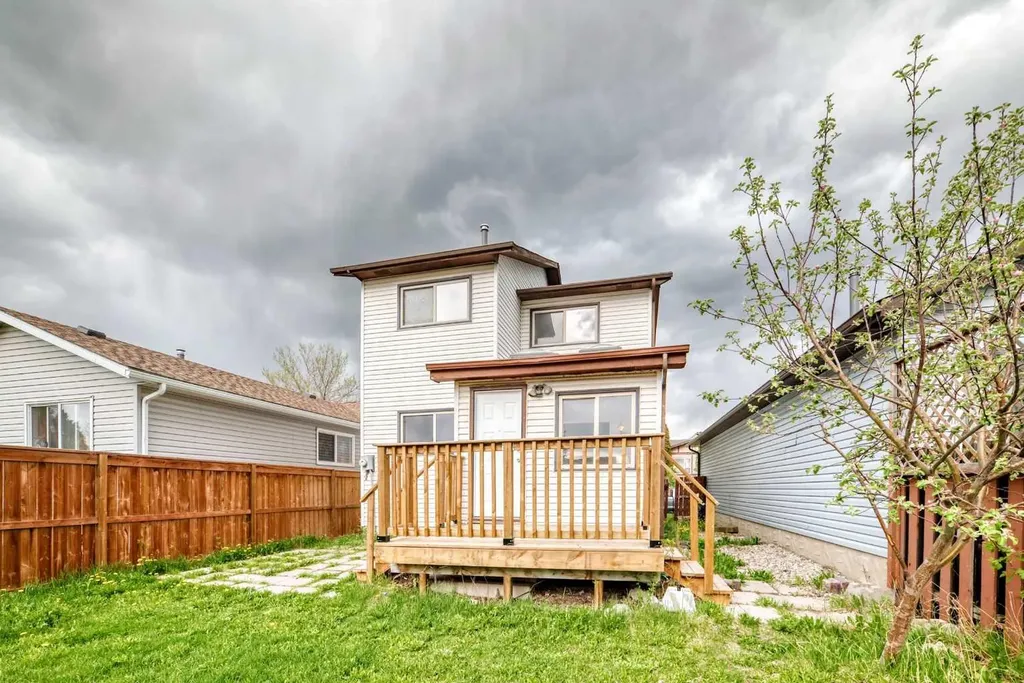 4327 38 Street NE Calgary AB T1Y 5E6