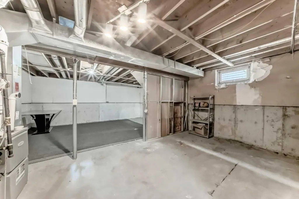 4327 38 Street NE Calgary AB T1Y 5E6