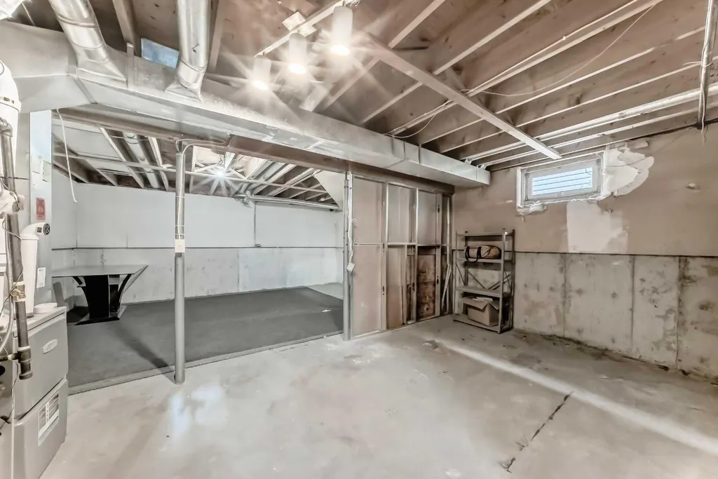 4327 38 Street NE Calgary AB T1Y 5E6