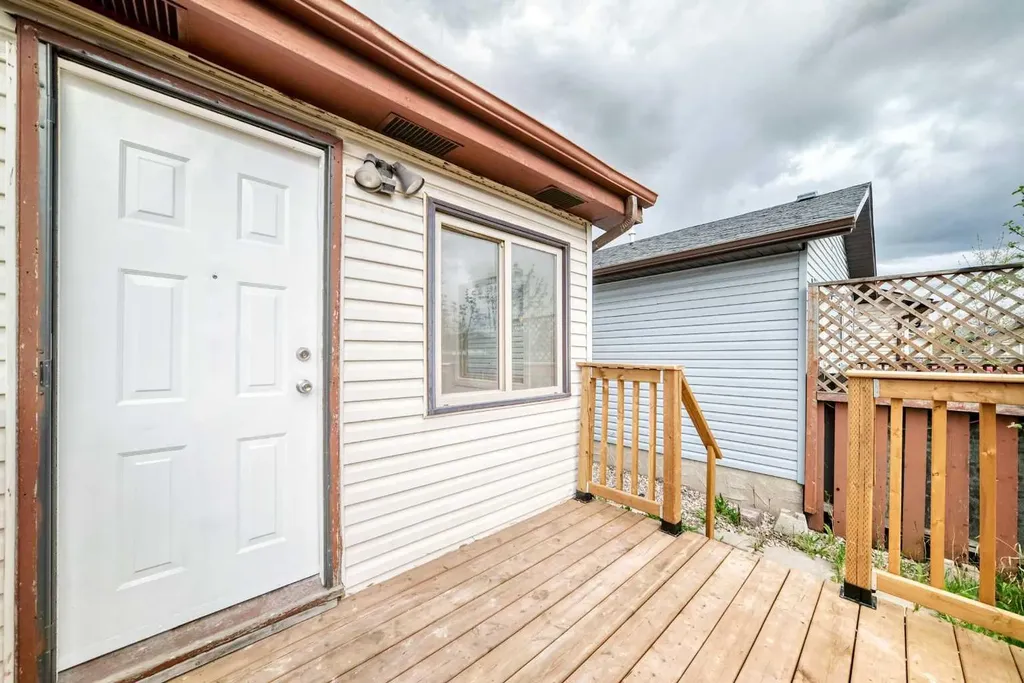 4327 38 Street NE Calgary AB T1Y 5E6