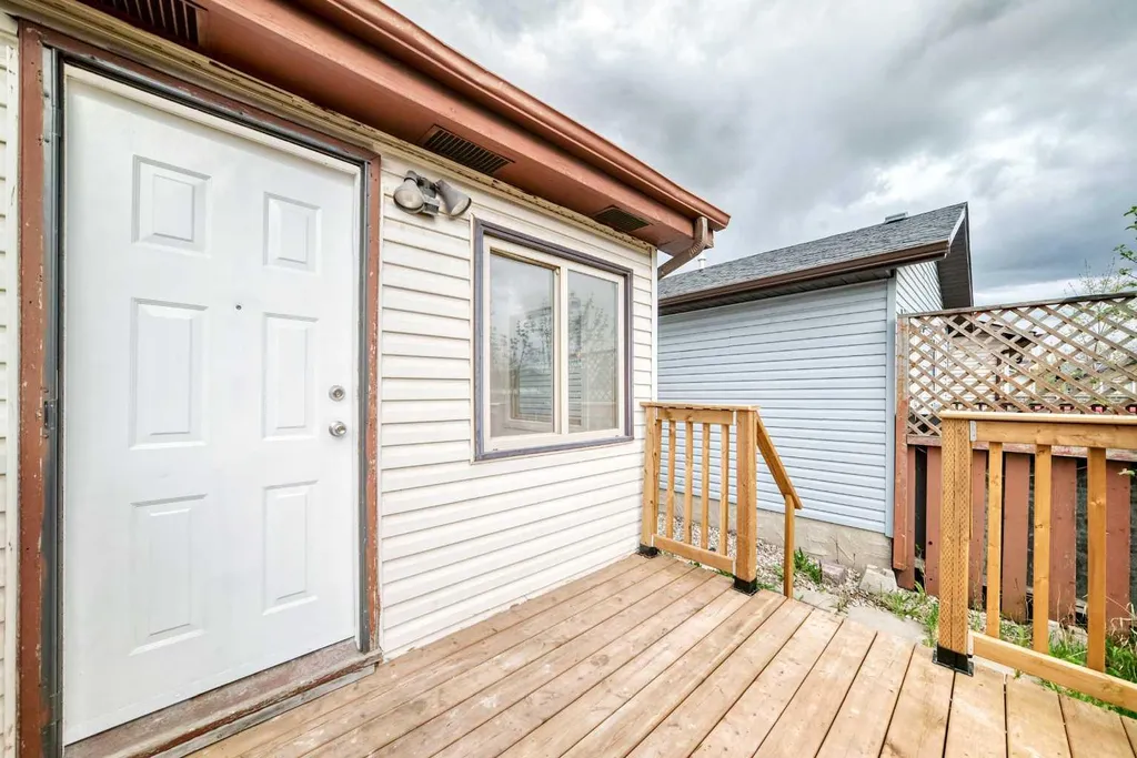 4327 38 Street NE Calgary AB T1Y 5E6