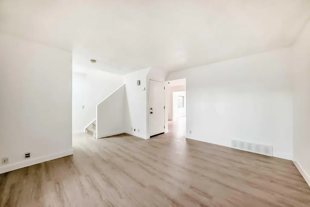 4327 38 Street NE Calgary AB T1Y 5E6