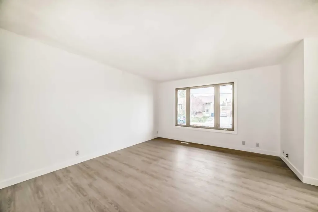 4327 38 Street NE Calgary AB T1Y 5E6