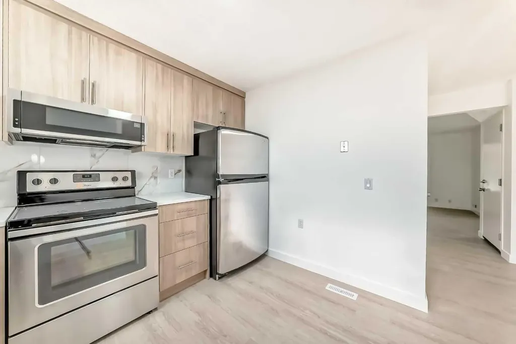 4327 38 Street NE Calgary AB T1Y 5E6