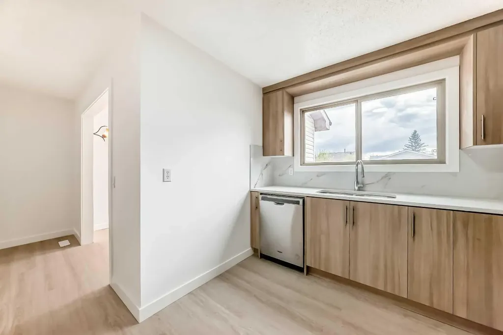 4327 38 Street NE Calgary AB T1Y 5E6