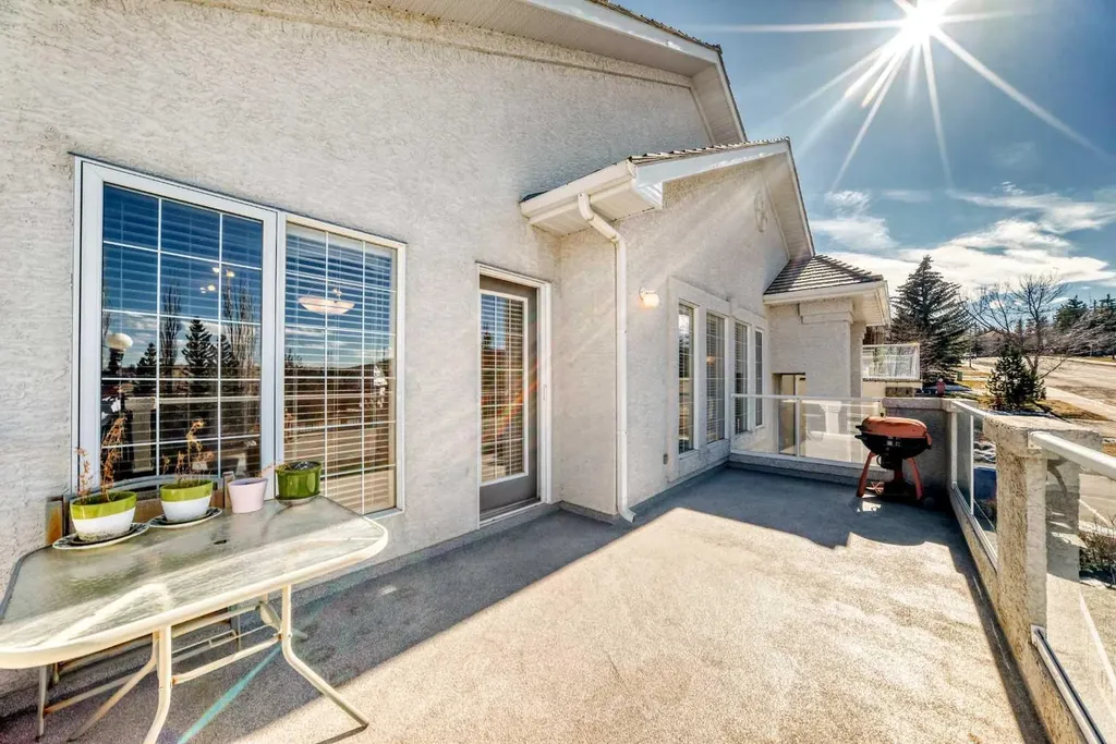 92 Hamptons Drive NW Calgary AB T3A 5P7