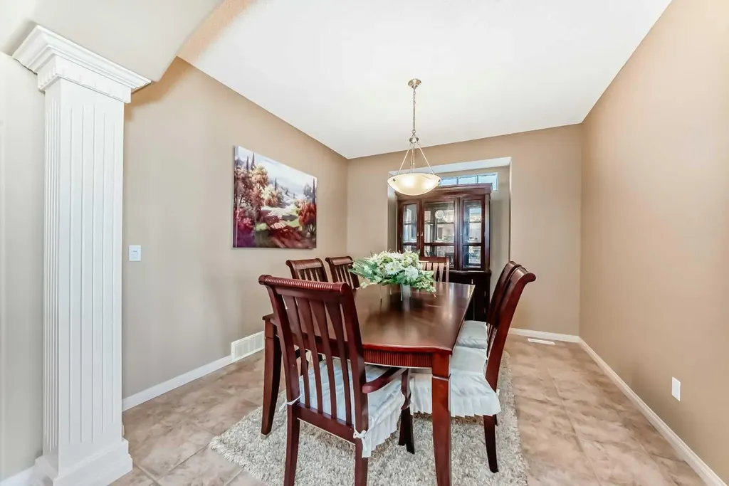 92 Hamptons Drive NW Calgary AB T3A 5P7