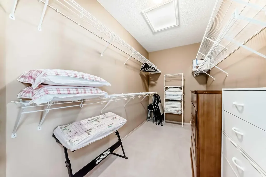 92 Hamptons Drive NW Calgary AB T3A 5P7