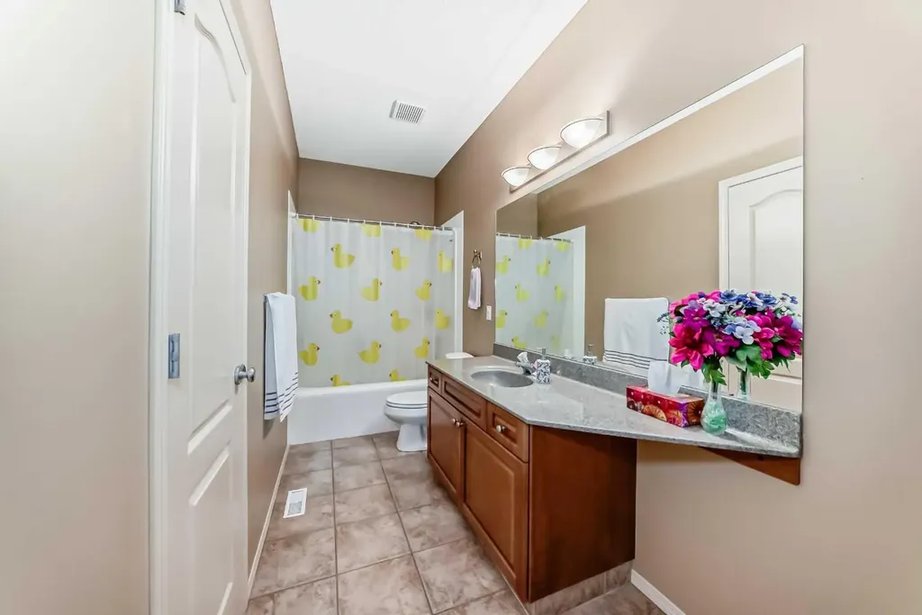 92 Hamptons Drive NW Calgary AB T3A 5P7