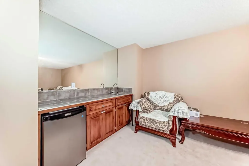 92 Hamptons Drive NW Calgary AB T3A 5P7