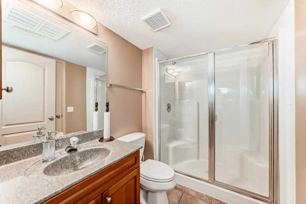 92 Hamptons Drive NW Calgary AB T3A 5P7