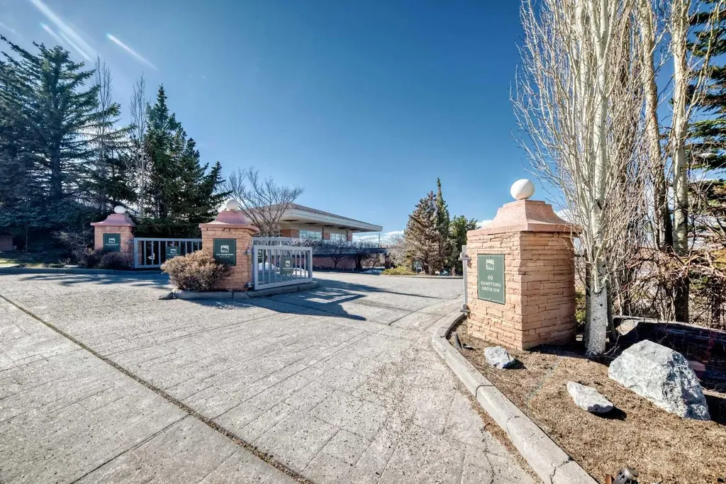92 Hamptons Drive NW Calgary AB T3A 5P7