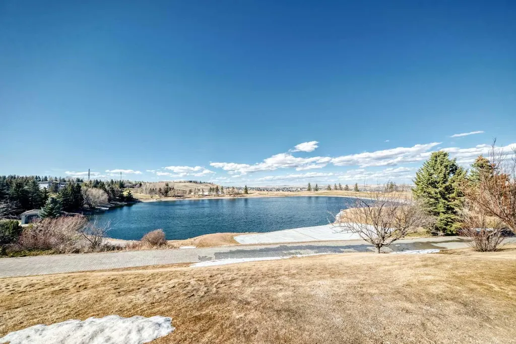 92 Hamptons Drive NW Calgary AB T3A 5P7