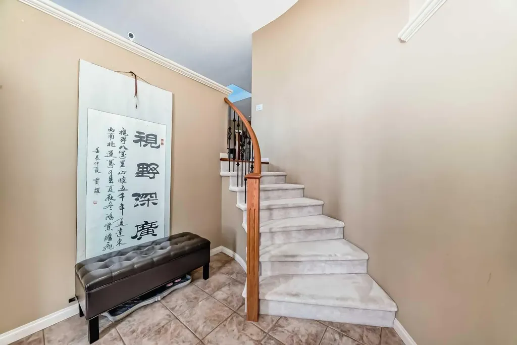 92 Hamptons Drive NW Calgary AB T3A 5P7