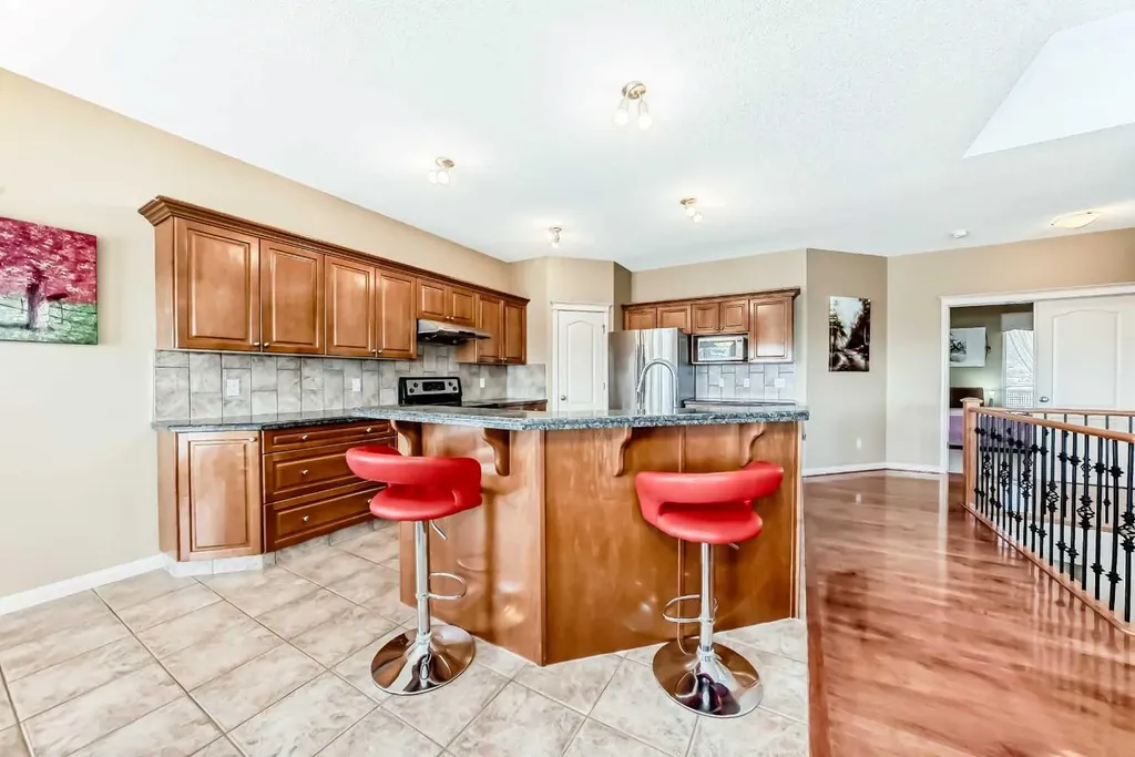 92 Hamptons Drive NW Calgary AB T3A 5P7