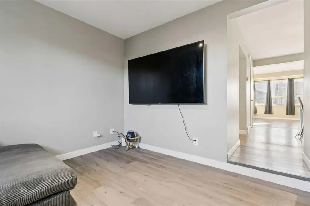 218 Falmere Way NE Calgary AB T3J 2X9
