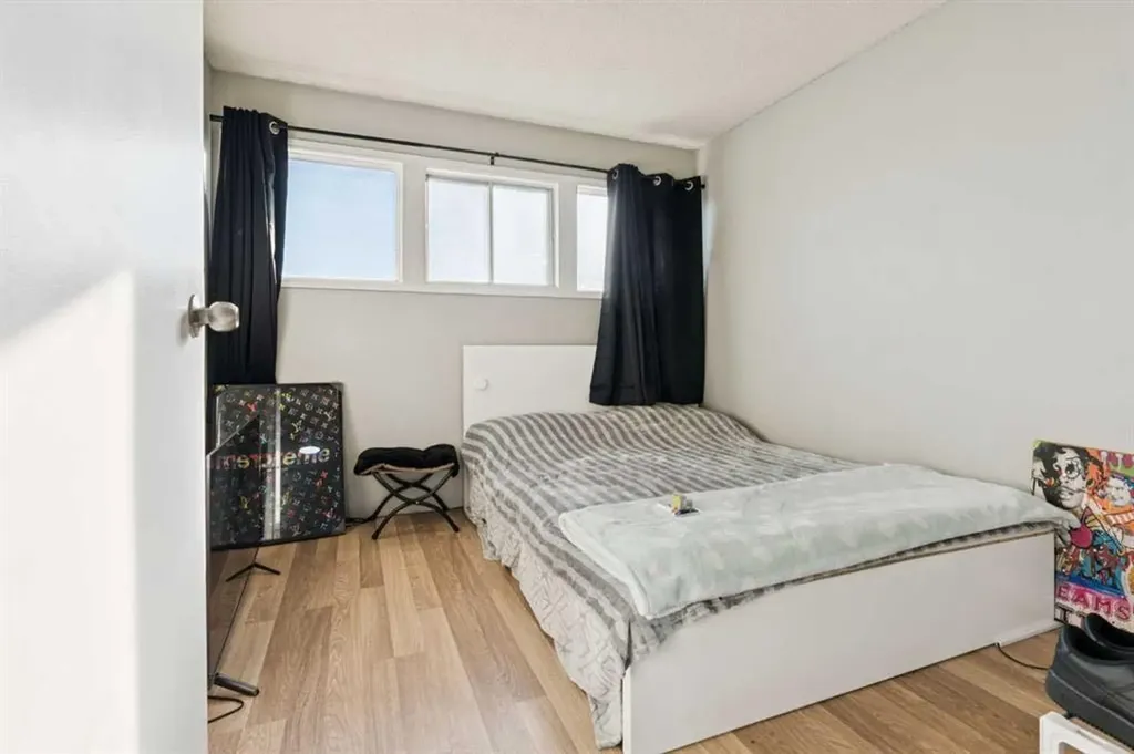 218 Falmere Way NE Calgary AB T3J 2X9