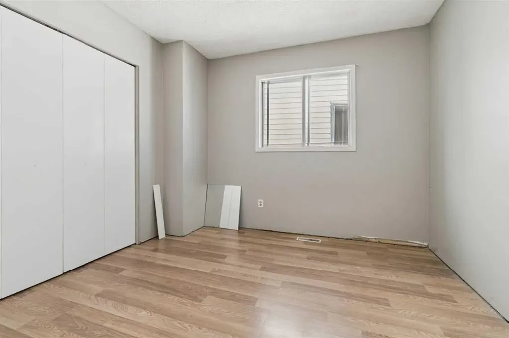 218 Falmere Way NE Calgary AB T3J 2X9