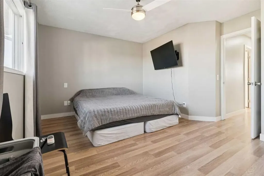 218 Falmere Way NE Calgary AB T3J 2X9