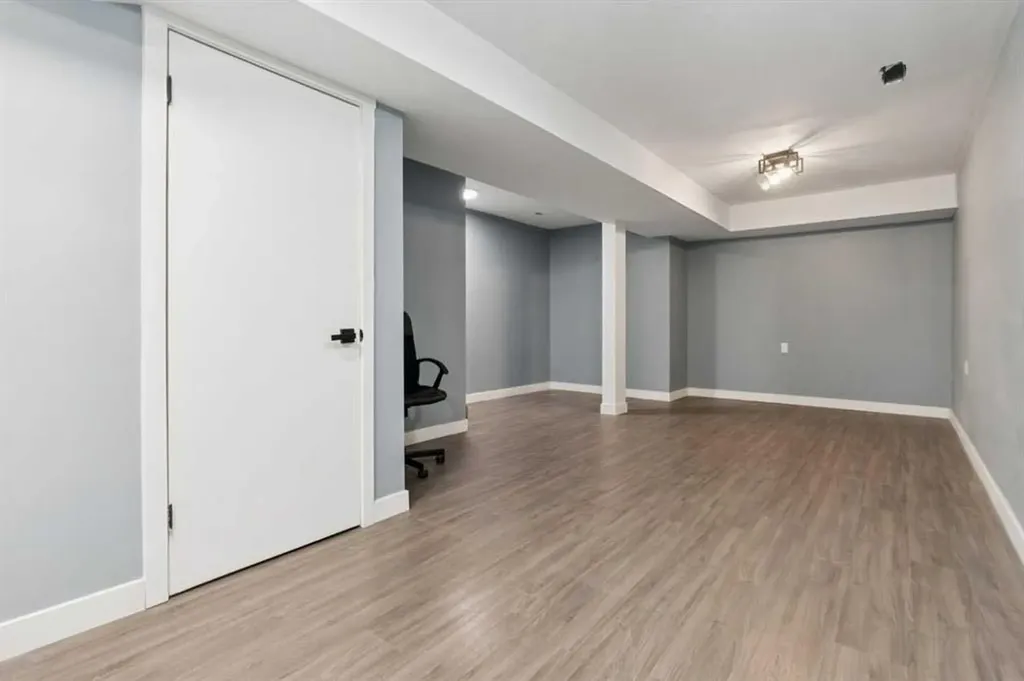 218 Falmere Way NE Calgary AB T3J 2X9