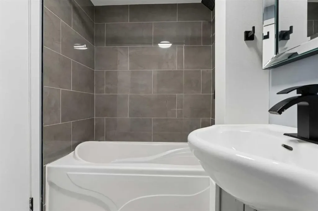 218 Falmere Way NE Calgary AB T3J 2X9