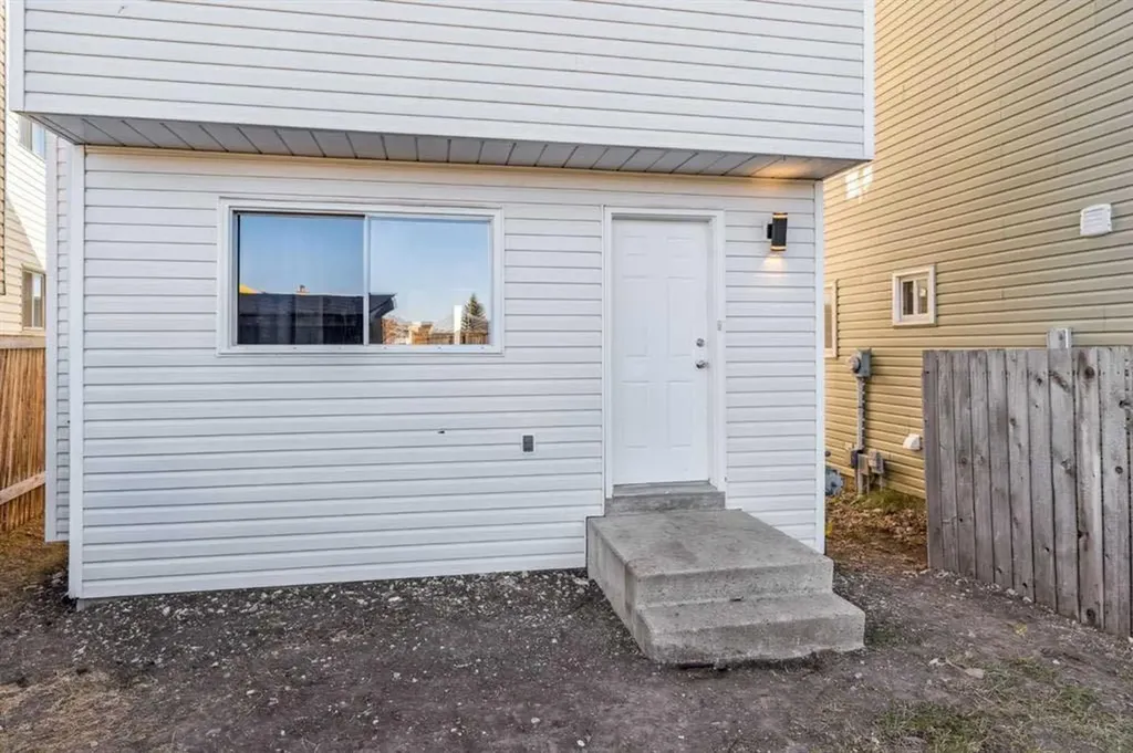 218 Falmere Way NE Calgary AB T3J 2X9