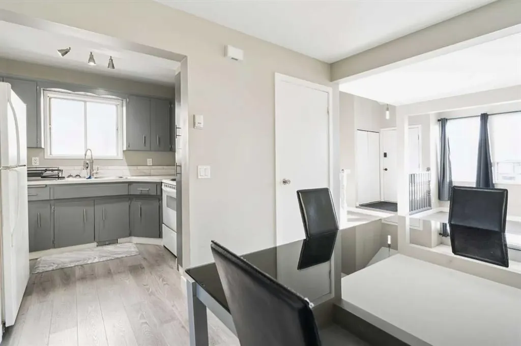 218 Falmere Way NE Calgary AB T3J 2X9