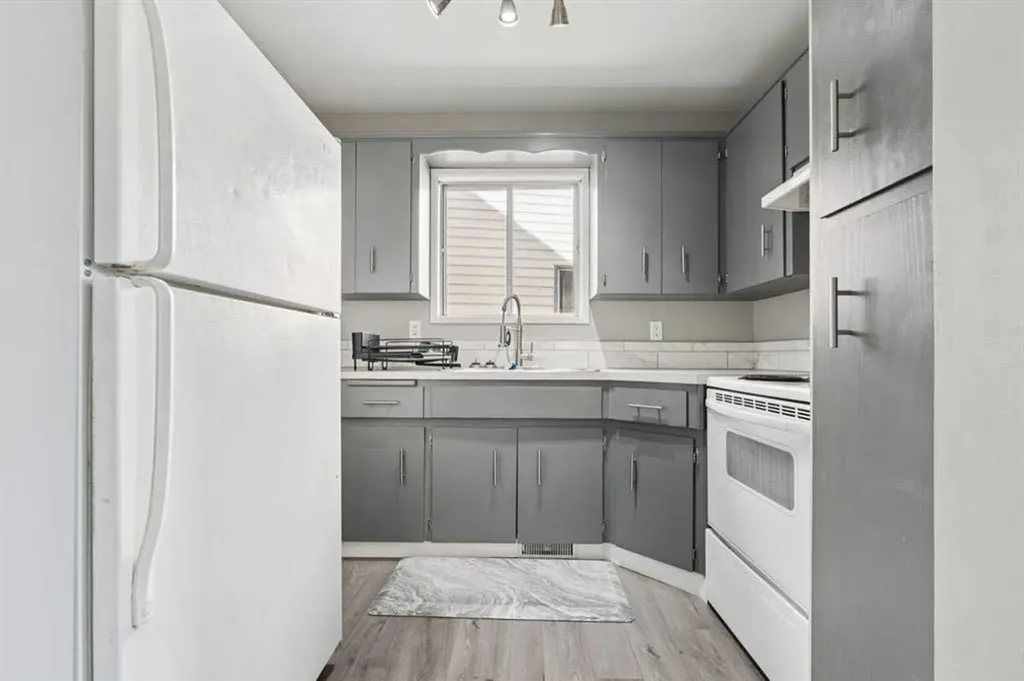 218 Falmere Way NE Calgary AB T3J 2X9