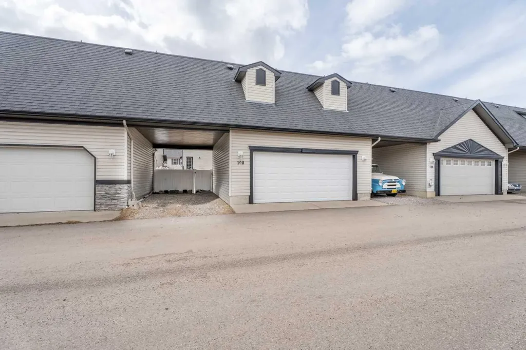 108 Drake Landing Court Okotoks AB T1S2M3