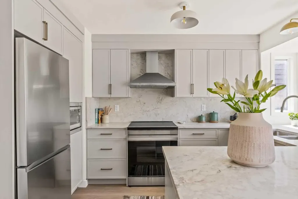 11 Coach Manor Rise SW Calgary AB T3H 1C5