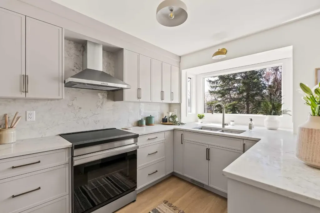 11 Coach Manor Rise SW Calgary AB T3H 1C5
