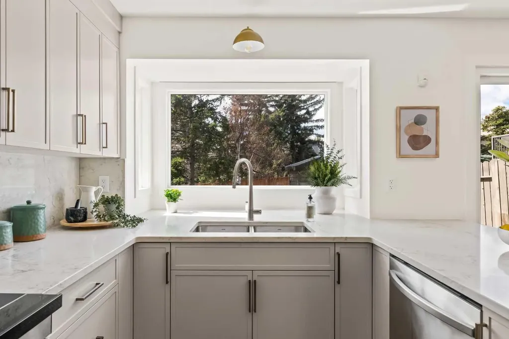 11 Coach Manor Rise SW Calgary AB T3H 1C5