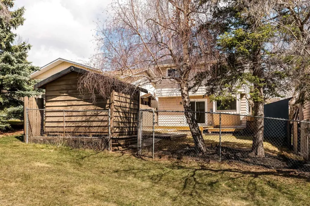11 Coach Manor Rise SW Calgary AB T3H 1C5