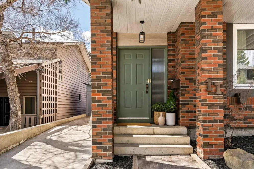 11 Coach Manor Rise SW Calgary AB T3H 1C5