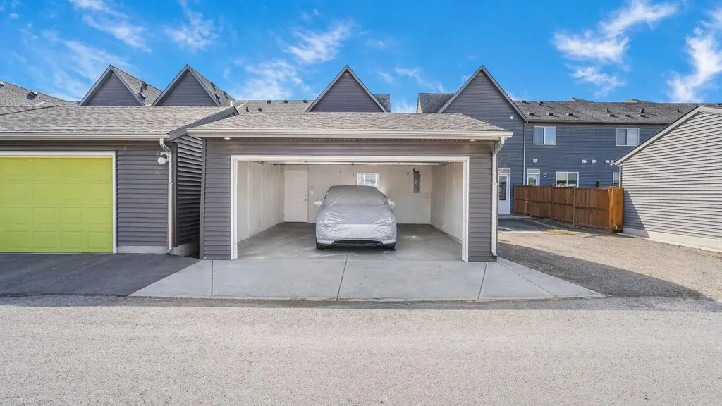 100 Carringvue Way NW Calgary AB T3P1K7