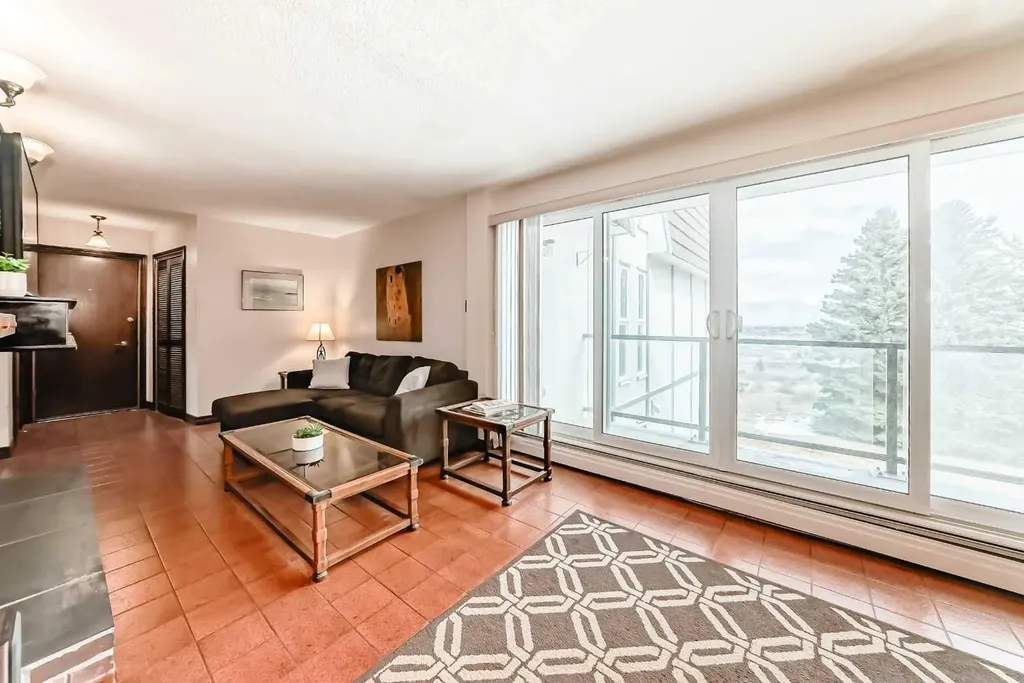 512 Cedar Crescent SW Calgary AB T3C 2Y8