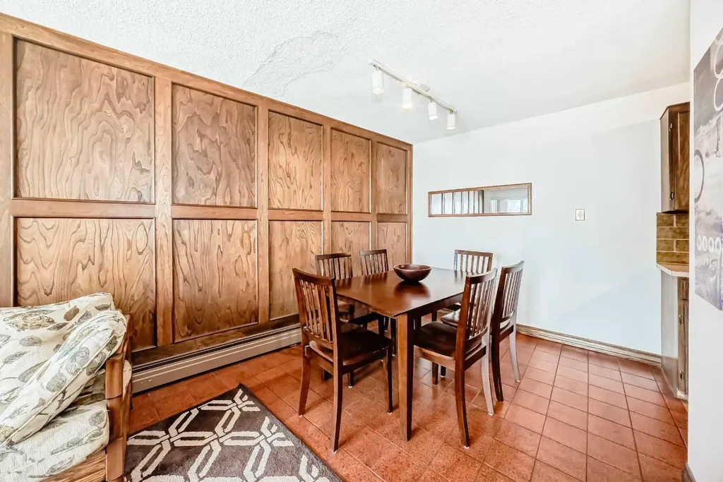 512 Cedar Crescent SW Calgary AB T3C 2Y8