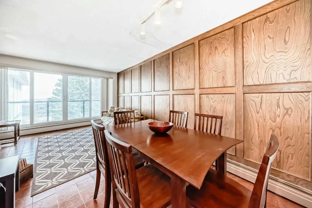512 Cedar Crescent SW Calgary AB T3C 2Y8